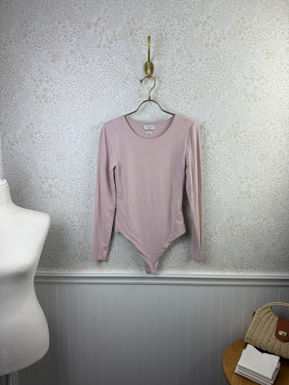 Aritzia Contour Light Pink Scoop-neck Long Sleeve Bodysuit - Size - Medium